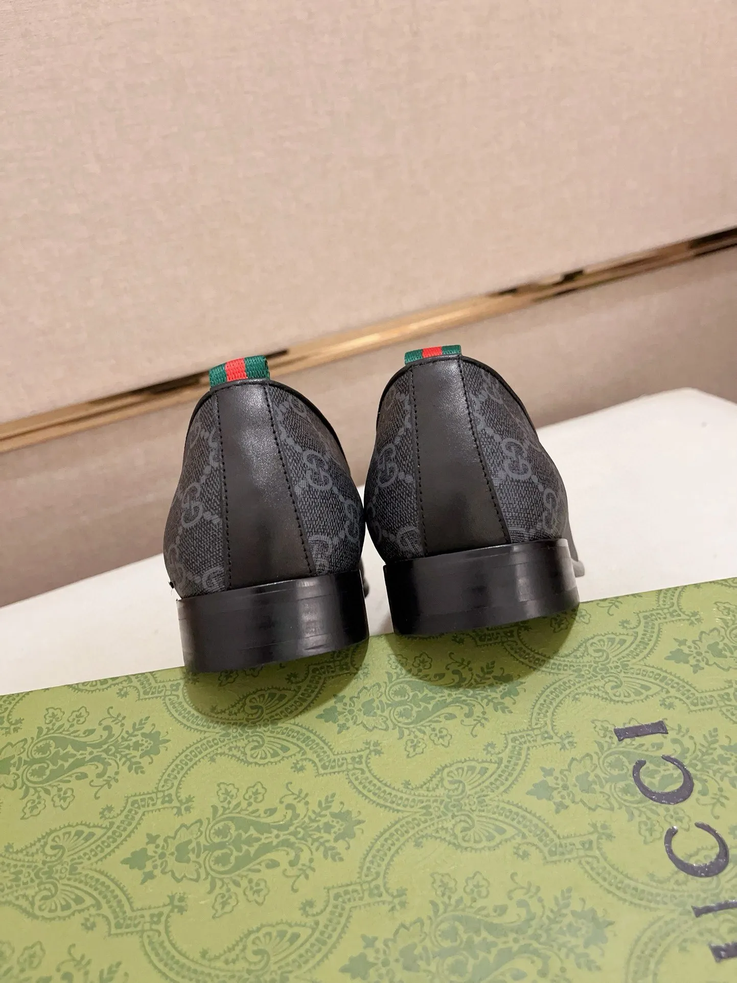 Men's shoes 💰: 520💰 (GUCCI) New product series ss hot new products 💢 💠 Casual suit shoes 👞, top imported materials Upper hardware buckles and shoe side logos, insoles and soles with brand logos 💠 💎 Upper: imported PVC material 100% 💎 Lining: cowhide/100% 💎Feet: cowhide/100% 💎Sole: rubber/100% 💎SIZE: 38 39 40 41 42 43 44 Can be customized 45